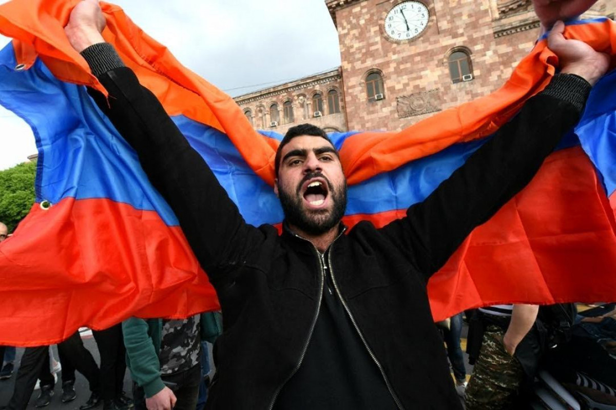 армянин на митинге в Ереване