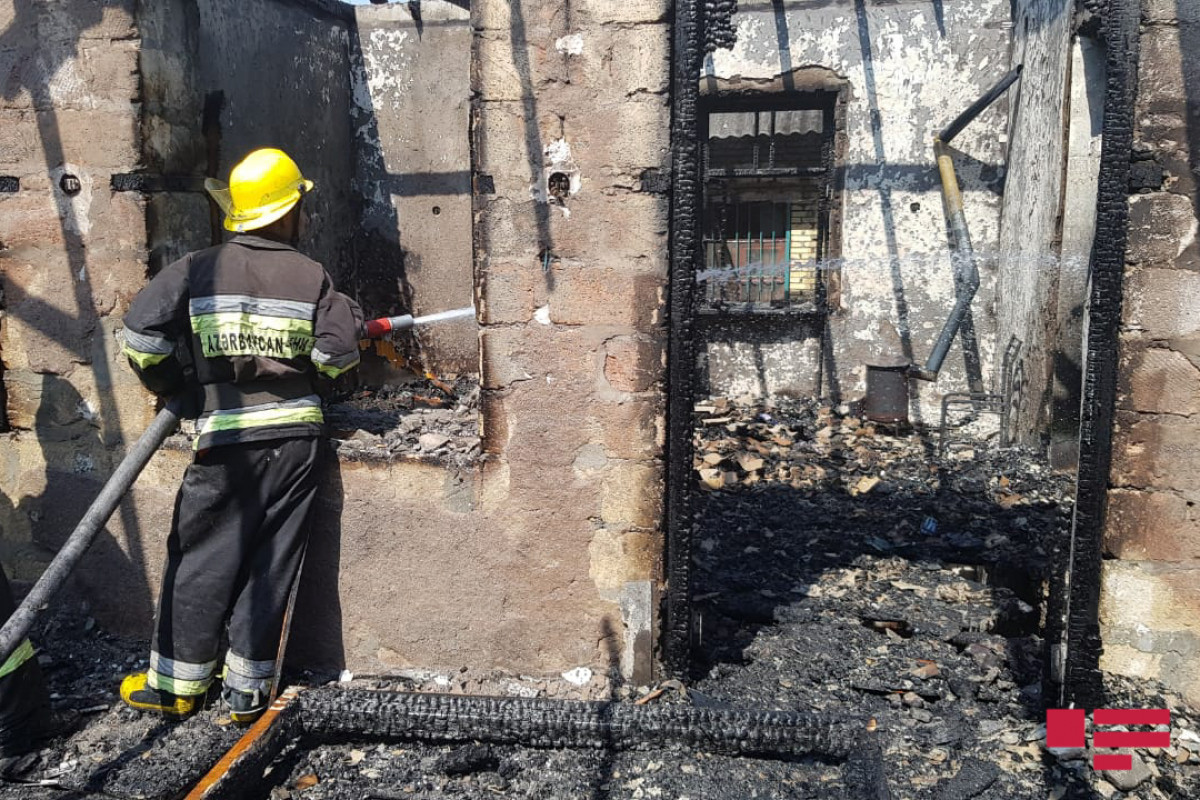 В Баку 6-летний ребенок погиб при пожаре в жилом доме