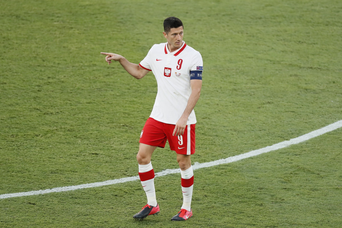 Матч отбора ЧМ-2022 Албания — Польша был прерван из-за беспорядков фанатов