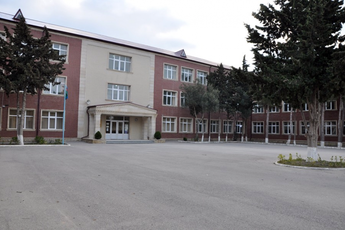 В Баку учительница скончалась во время урока