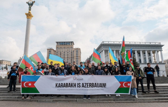  В Киеве подняли плакат и напомнили всем, что Карабах – это Азербайджан!  -ФОТО 