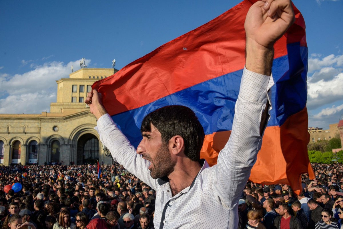 армянин на митинге в Ереване