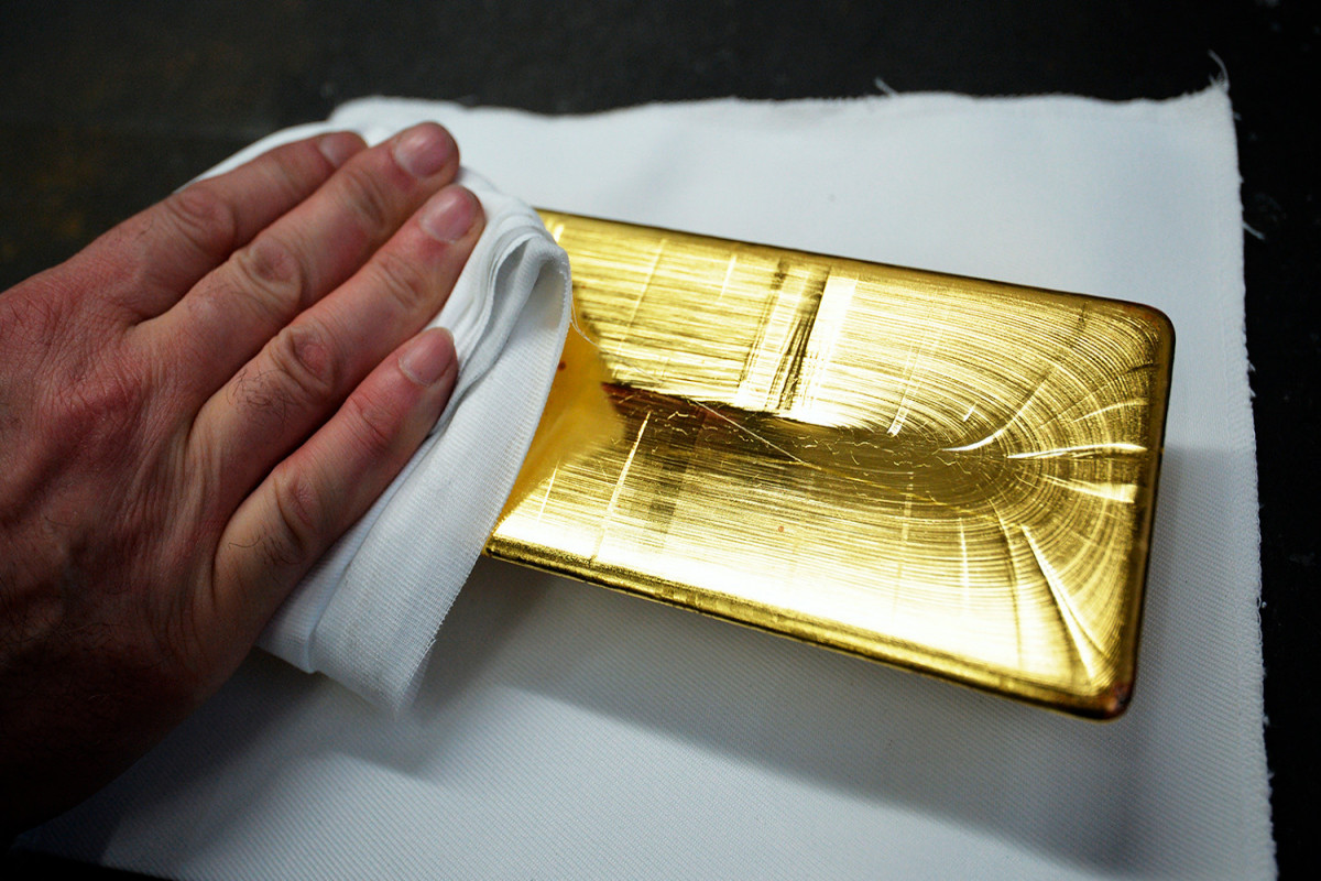 Королевский монетный двор Британии решил извлекать золото из частей смартфонов