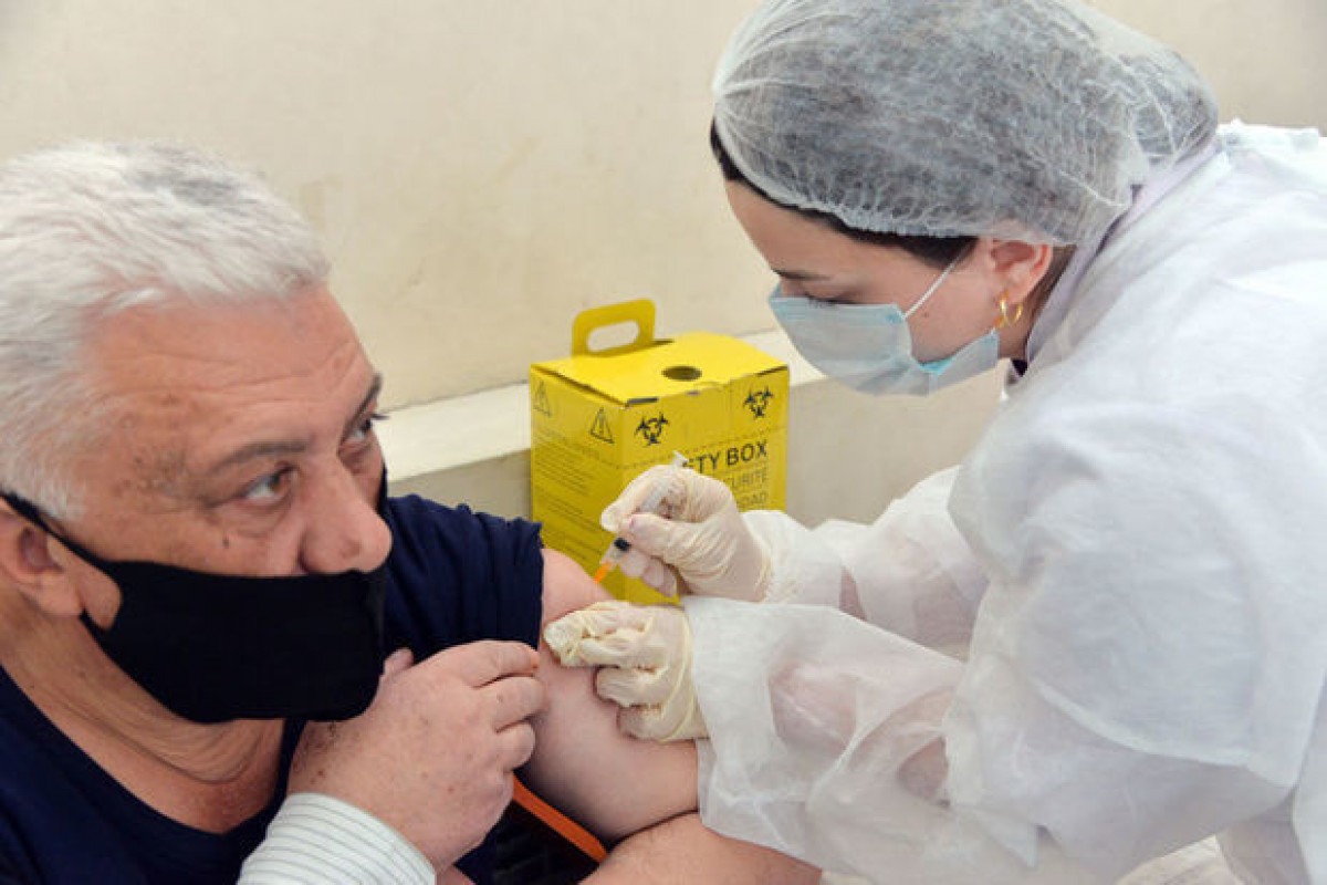 Инфекционист: В Азербайджане около 5 млн. человек вакцинированы против коронавируса