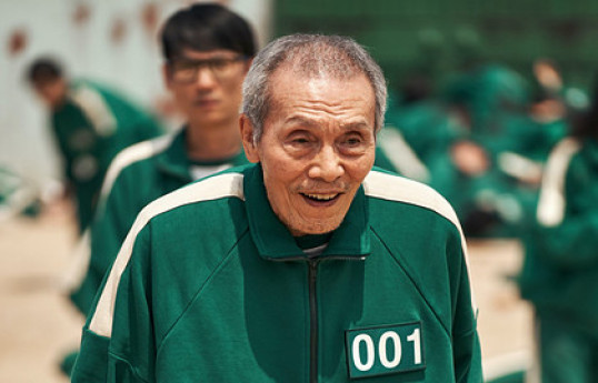77-летний актер из «Игры в кальмара» рассказал о темной стороне славы