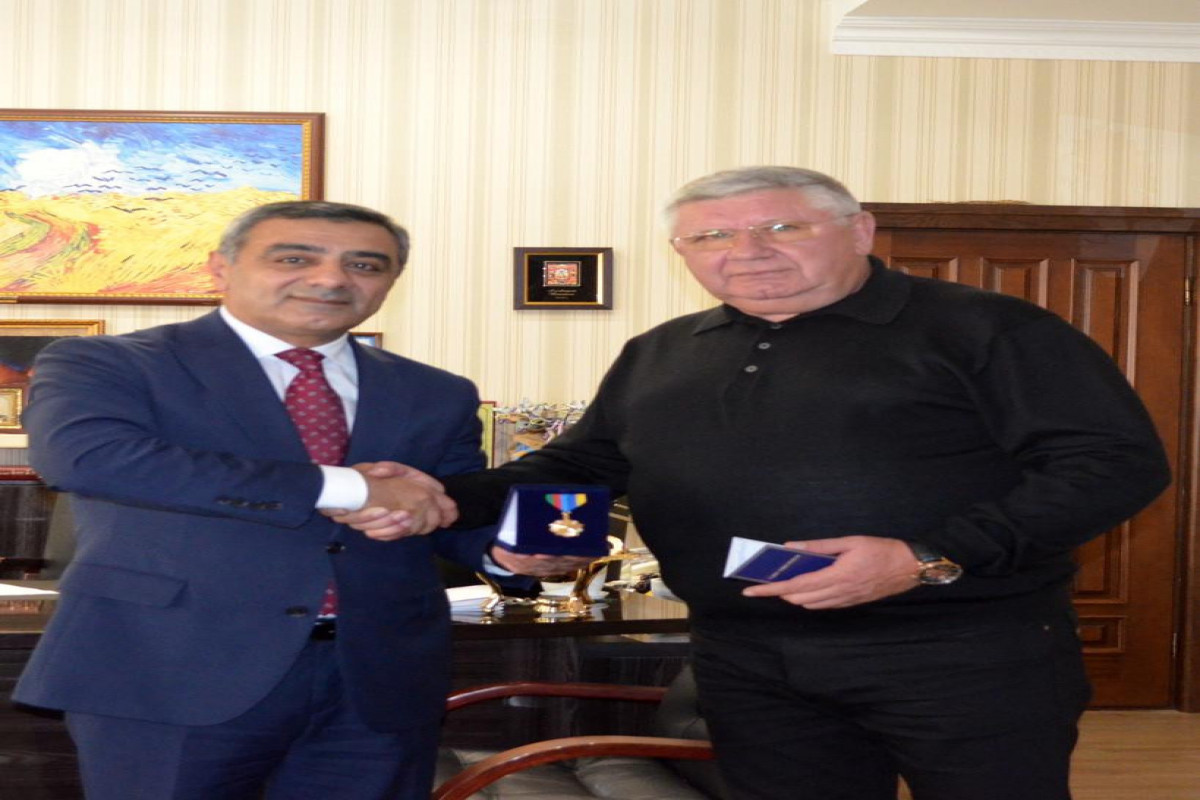 Международный альянс «Азербайджан-Украина» наградил заслуженного работника сферы услуг Украины-ФОТО 