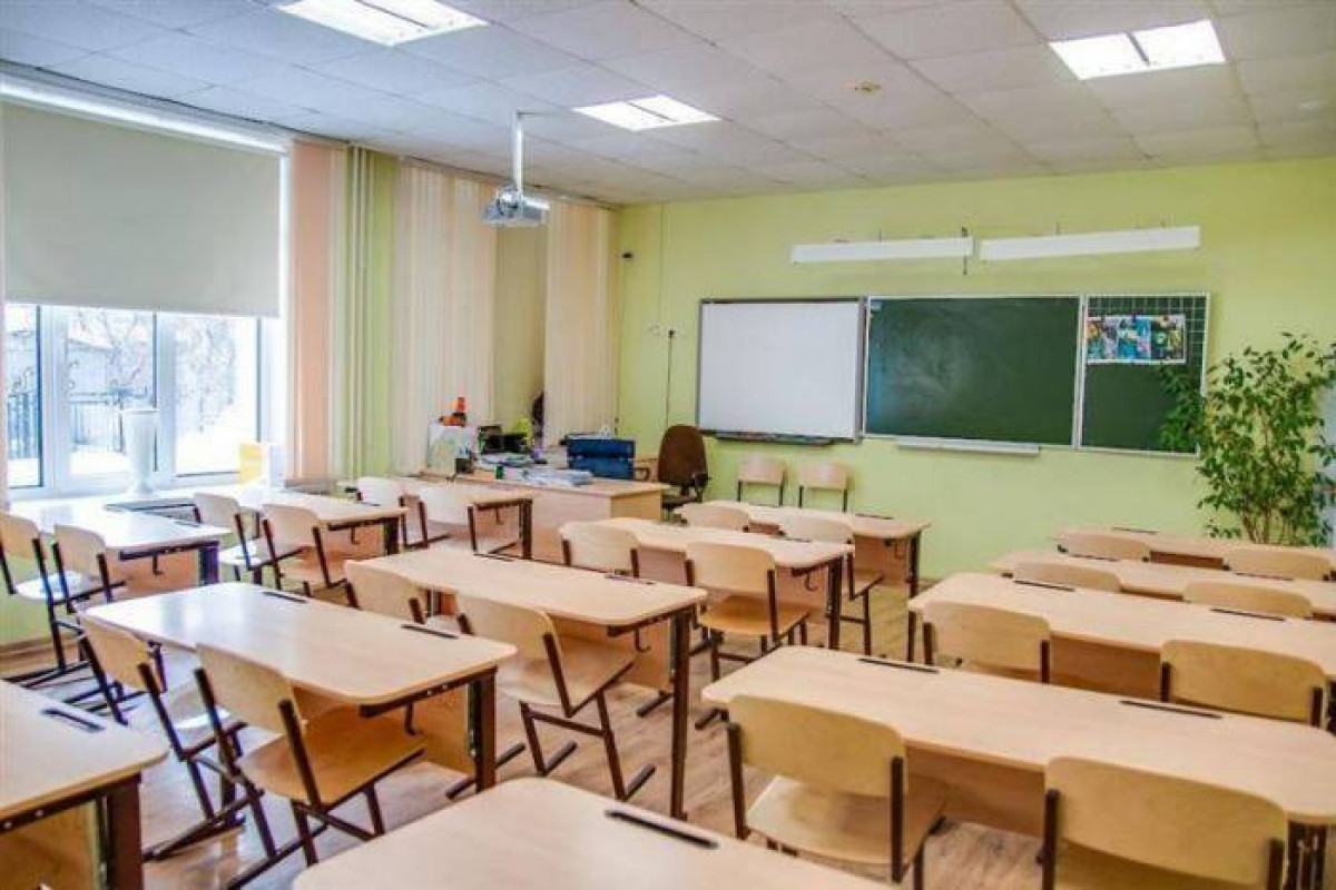 В Баку очередная школа перешла на дистанционное обучение