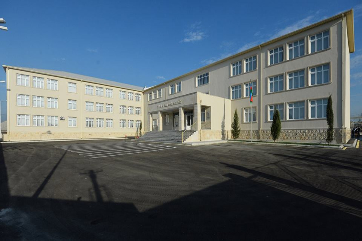 В бакинской школе отвергли сообщения о самоубийстве учащегося