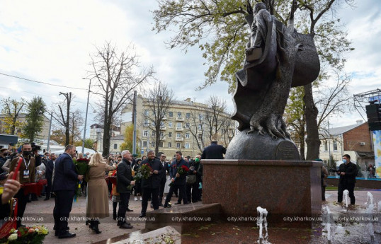 Этот сквер стал символом дружбы Азербайджана, Украины и Казахстана-ФОТО 