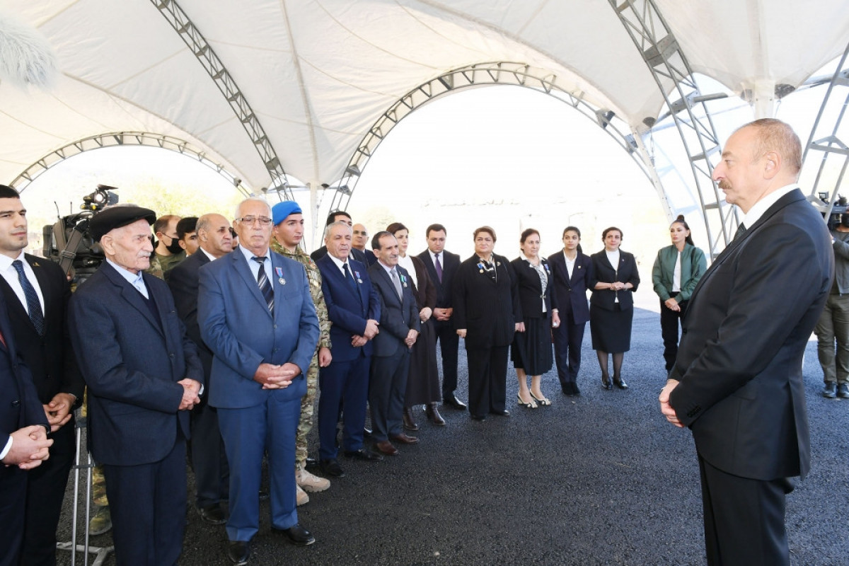 Ильхам Алиев и Мехрибан Алиева встретились с представителями общественности Губадлинского района-ФОТО 