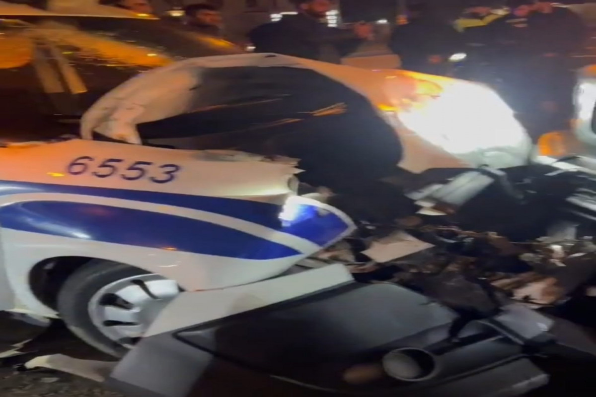 В Баку столкнулись «Gelandewagen» и полицейский автомобиль, пострадал сотрудник полиции
