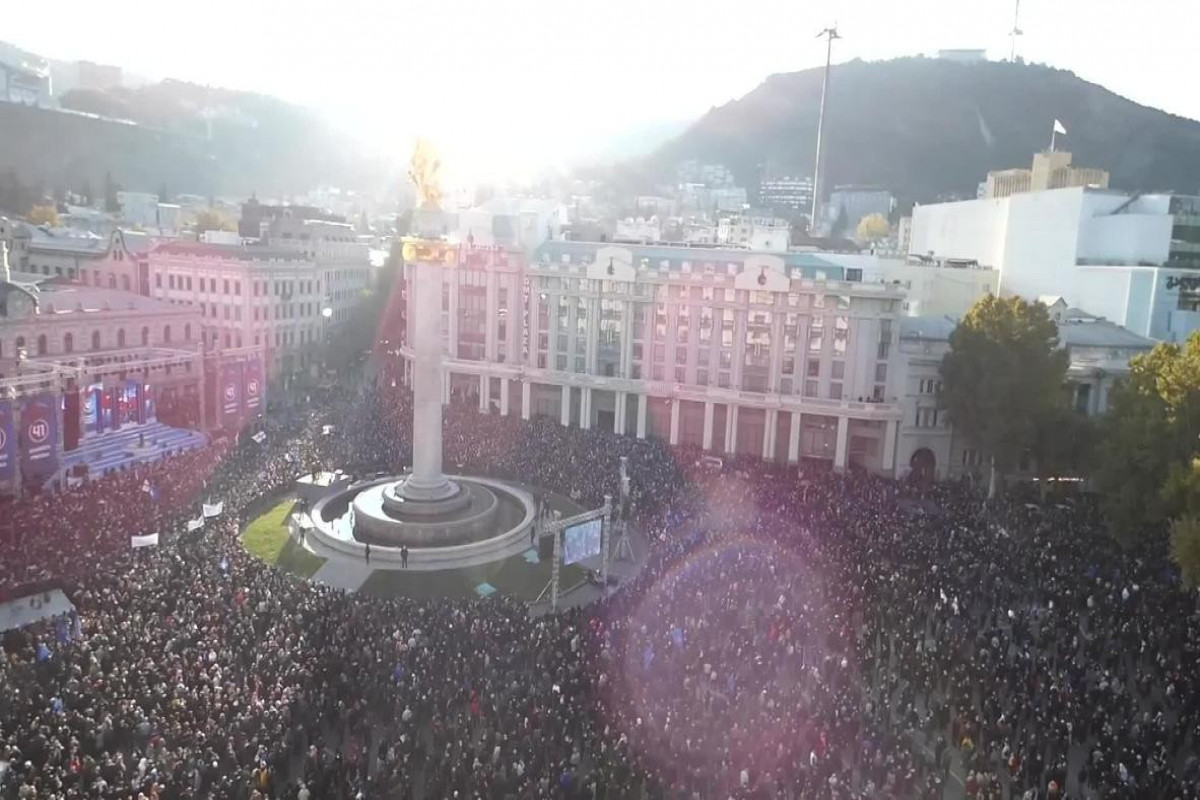 В Тбилиси прошла акция правящей партии "Грузинская мечта"