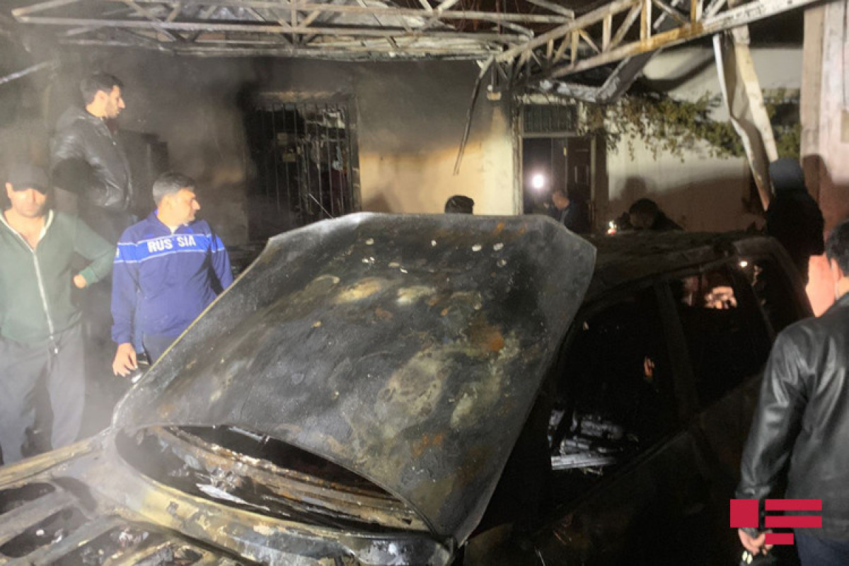 В Баку сгорели дом и три автомобиля -ФОТО 