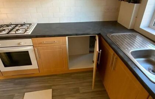 В Британии пара арендовала квартиру с потайной комнатой, сама того не зная