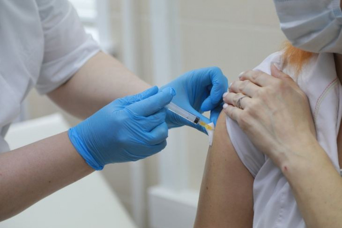 Азербайджанский врач: «Вакцина не пожизненная»