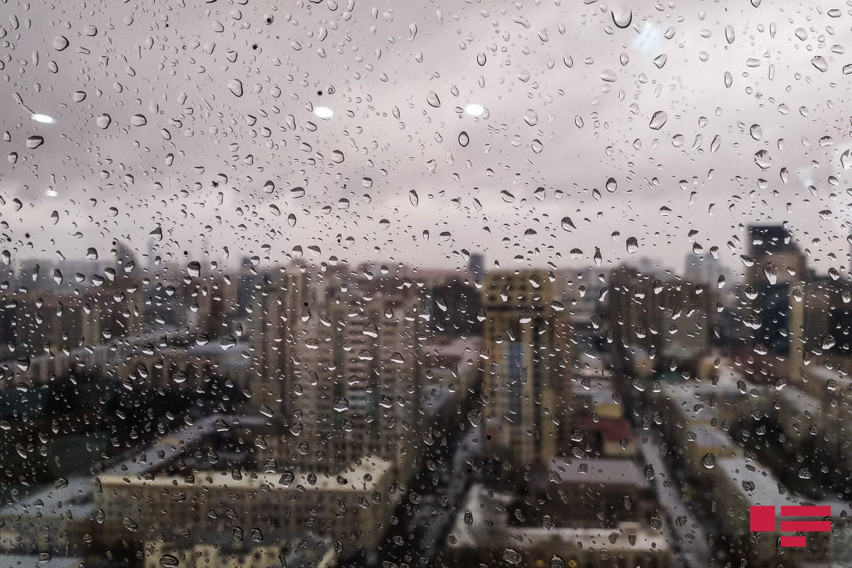 Завтра в Баку переменная облачность и осадки