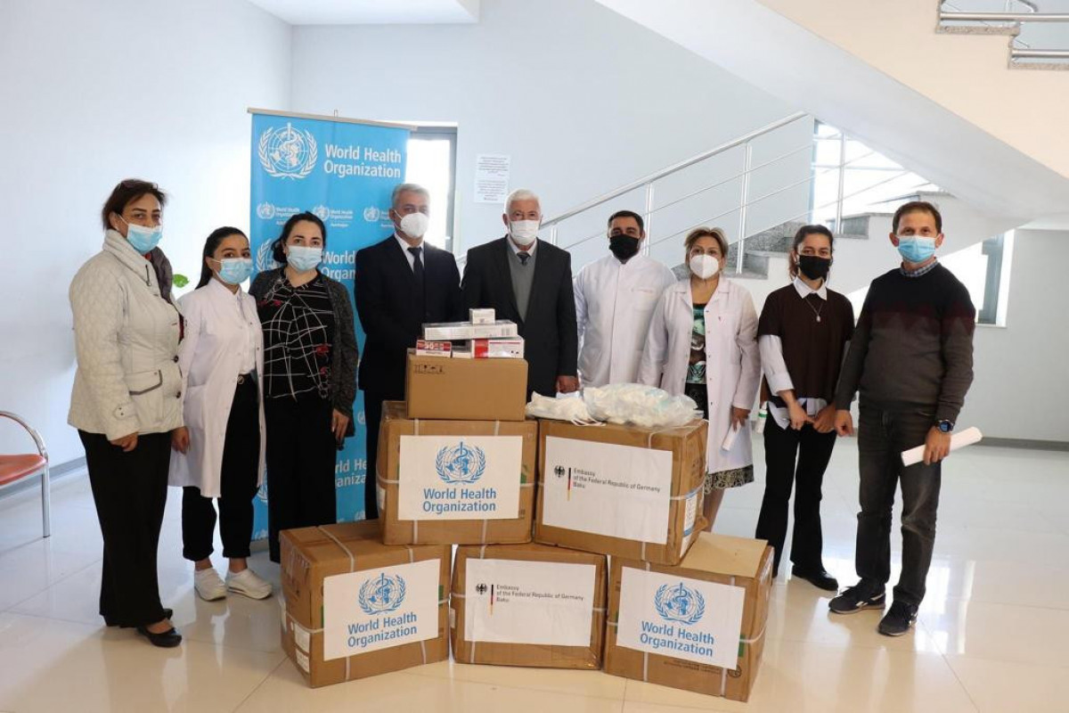 ВОЗ передала районным больницам Азербайджана 100 тыс. медицинских масок