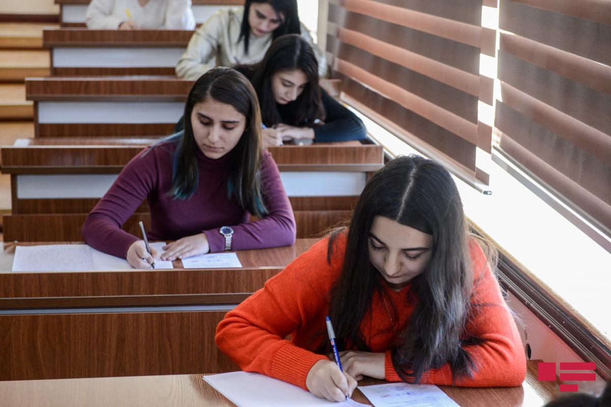 В Азербайджане вступило в силу требование о наличии у студентов паспорта СOVID-19