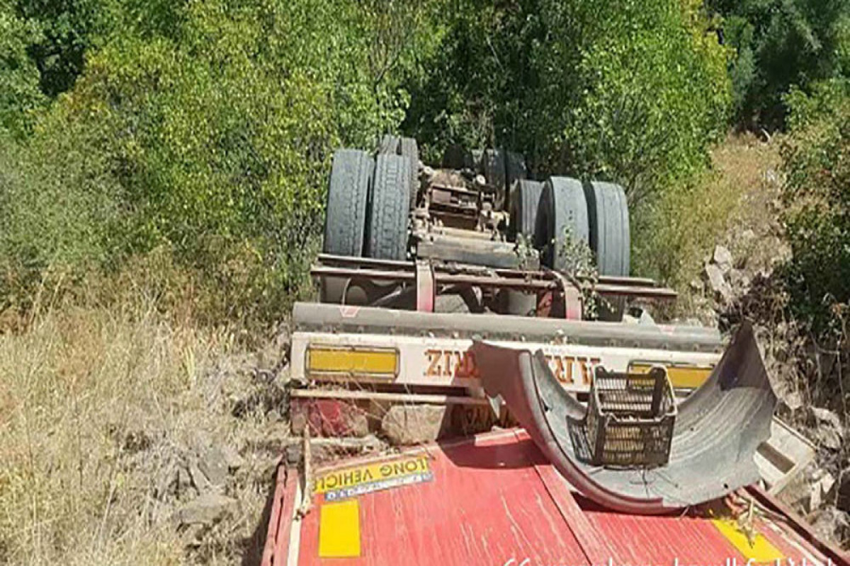 Иранский грузовик сорвался в ущелье близ Мегри, водитель погиб