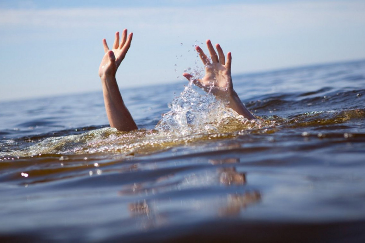 В Агдаше два человека утонули в канале