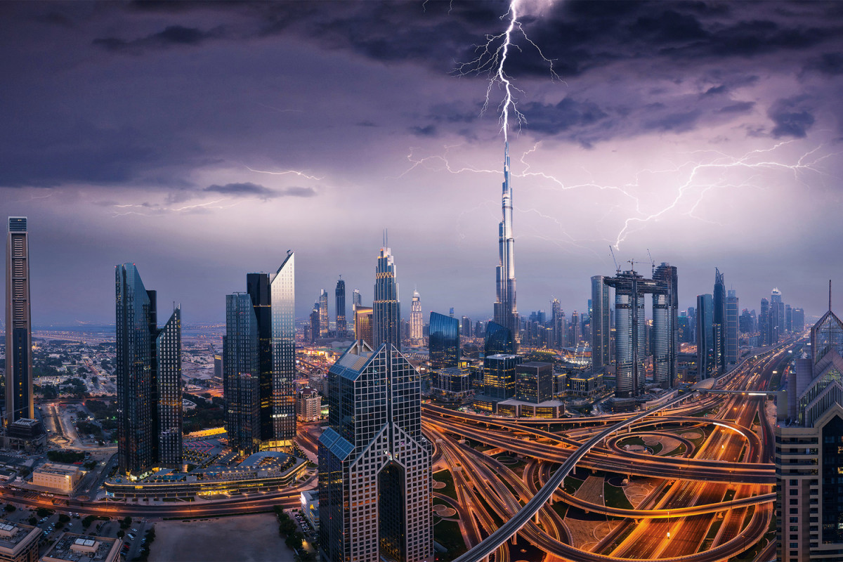 В Дубае вызывают дождь с помощью дронов