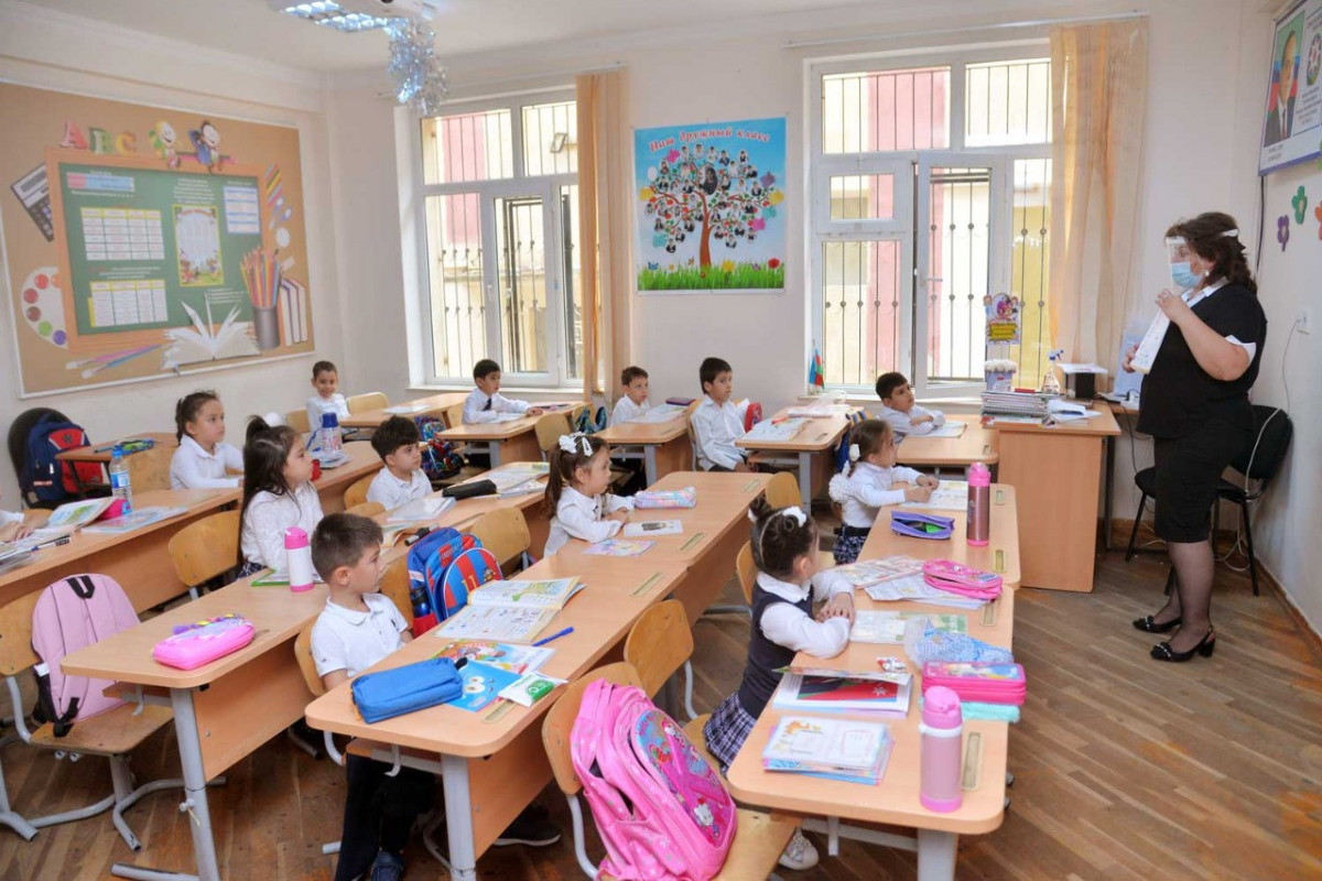 В Азербайджане успеваемость школьников будет снова оцениваться суммативами 