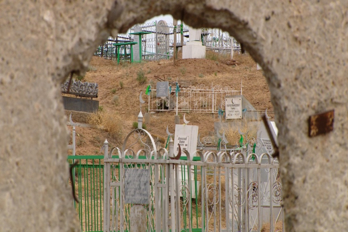 Небывалый дождь привел к катастрофе на мусульманском кладбище в России-ВИДЕО 