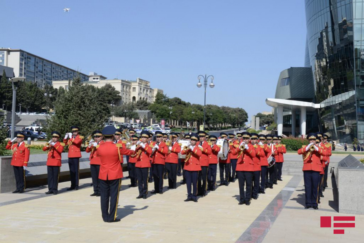 Проходит марш по случаю 103-й годовщины освобождения Баку от оккупации
-ФОТО 