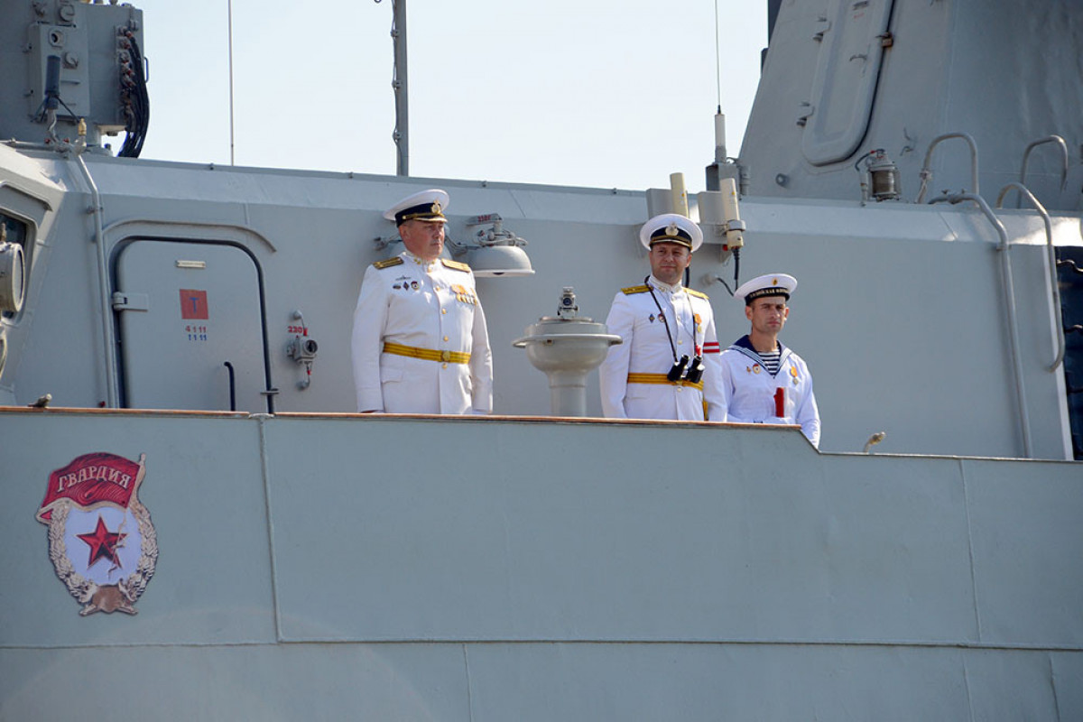 Два военных корабля Каспийской флотилии ВМФ России прибыли в Баку-ФОТО 