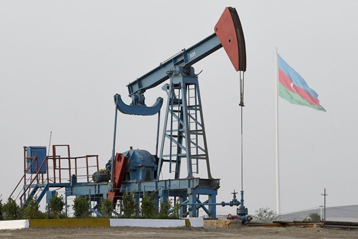 Цена азербайджанской нефти приблизилась к 77 долларам