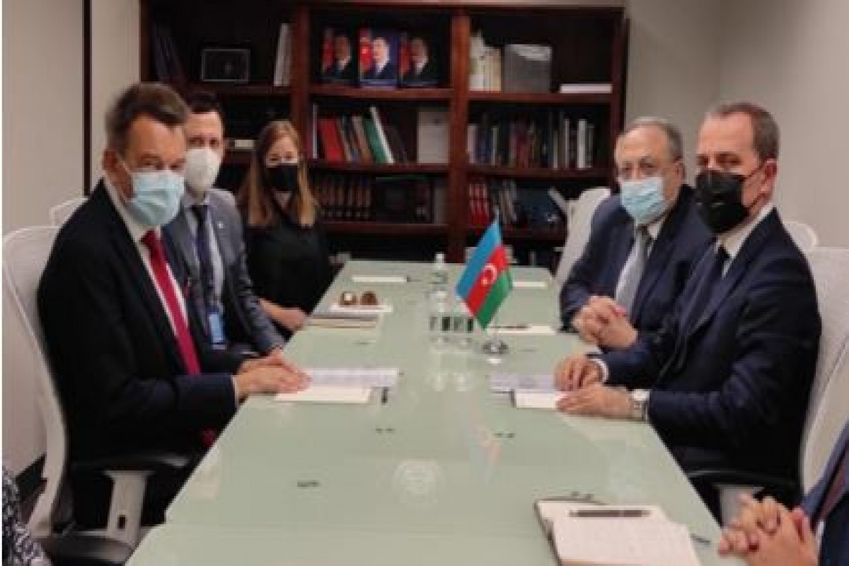 Джейхун Байрамов встретился с президентом Международного Комитета Красного Креста
