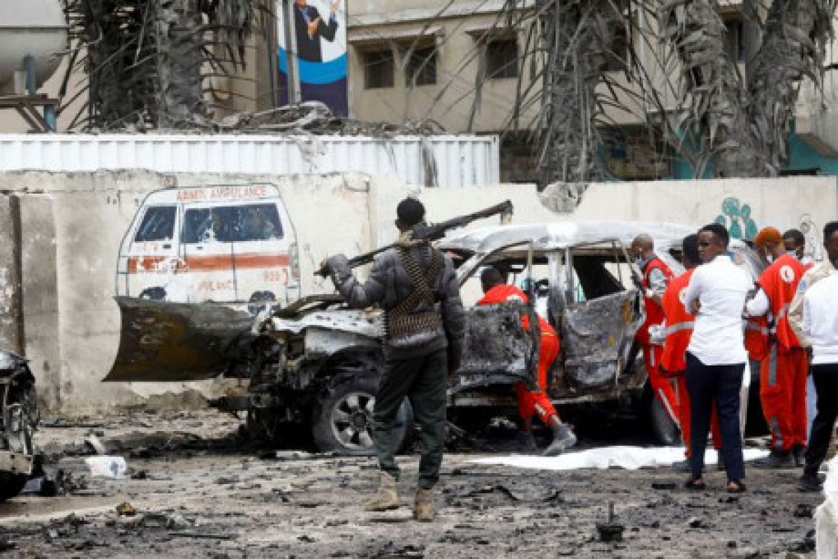 При взрыве автомобиля на КПП близ дворца президента Сомали погибли восемь человек