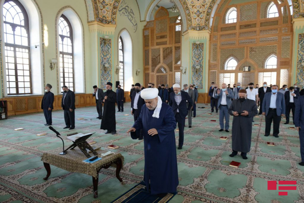 В мечети Тезепир прочитаны молитвы за упокой душ шехидов-ФОТО 