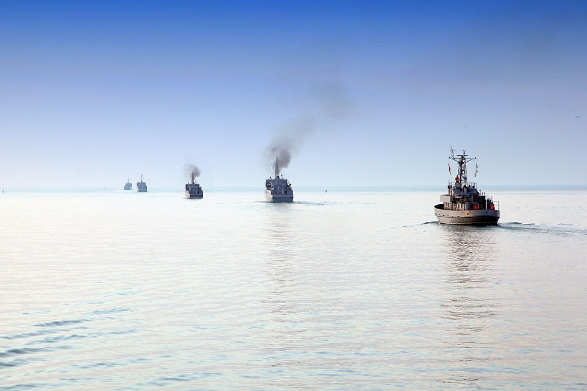 По случаю Дня памяти военные корабли Азербайджана произвели залповый огонь