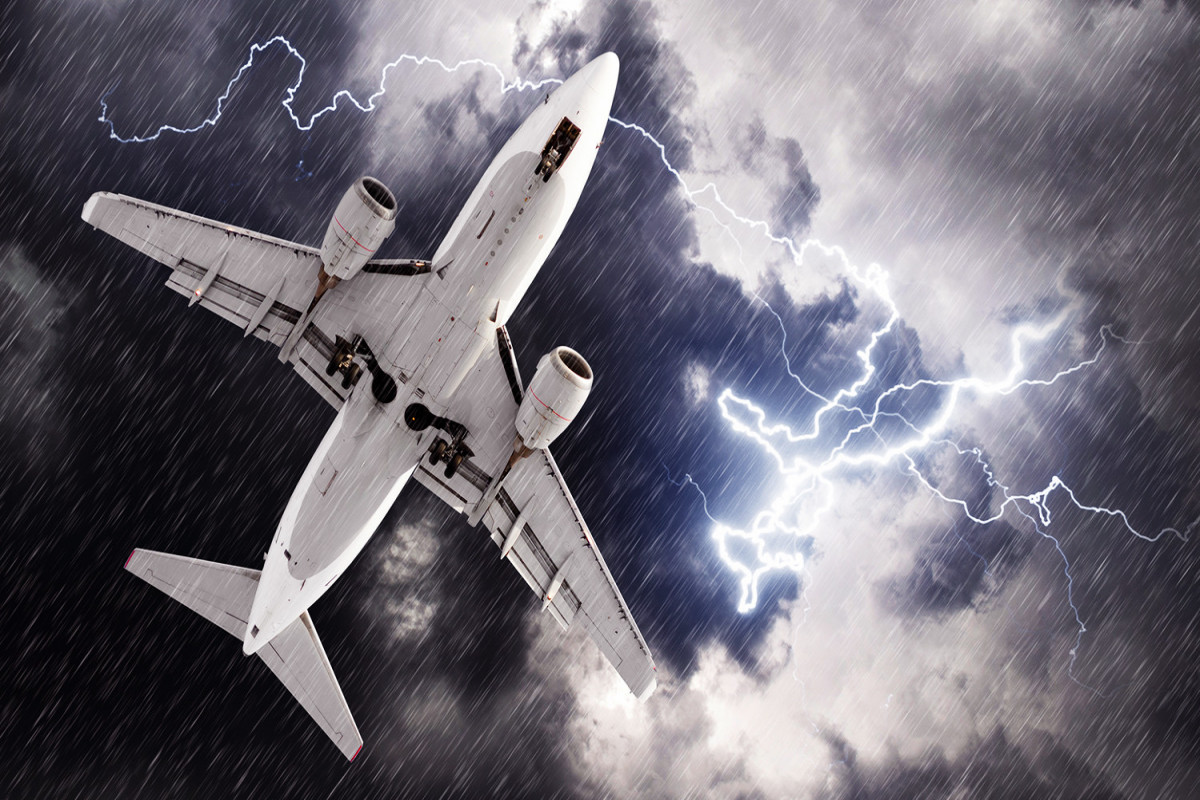Над Сочи в пять пассажирских самолетов ударила молния