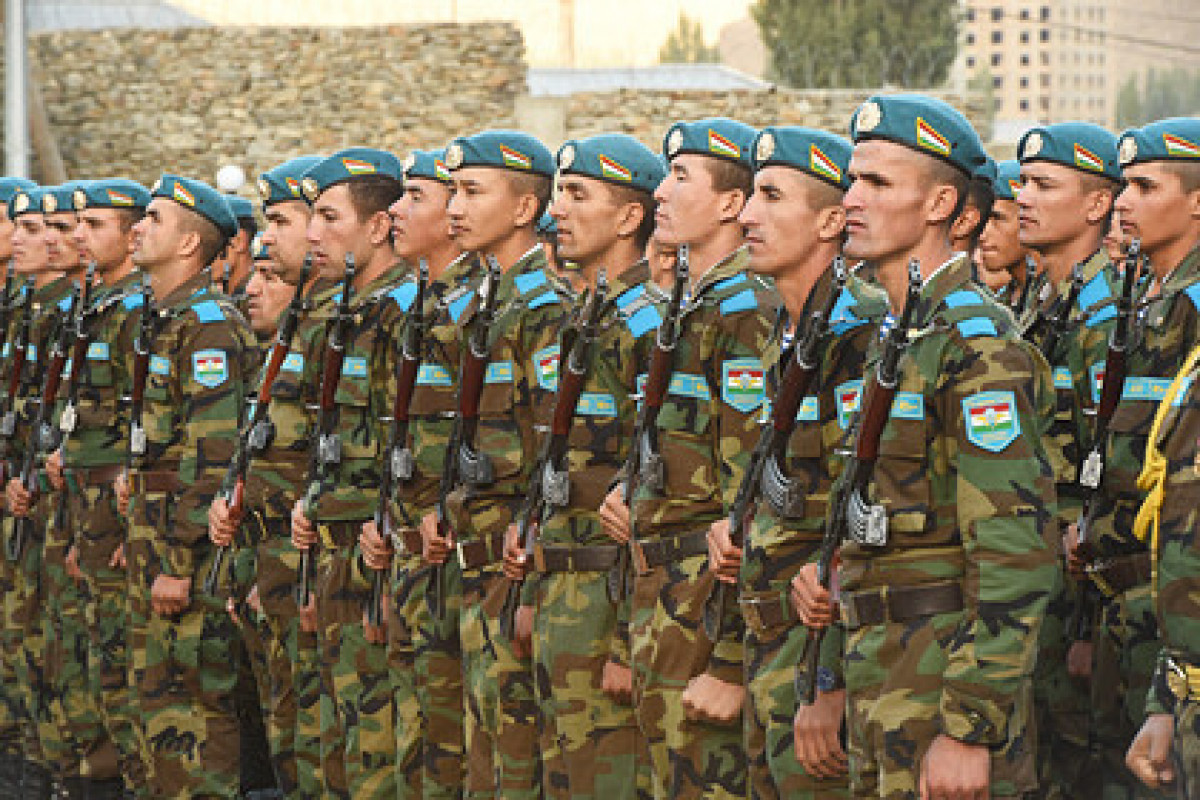 Таджикистан провел военный парад на границе с Афганистаном