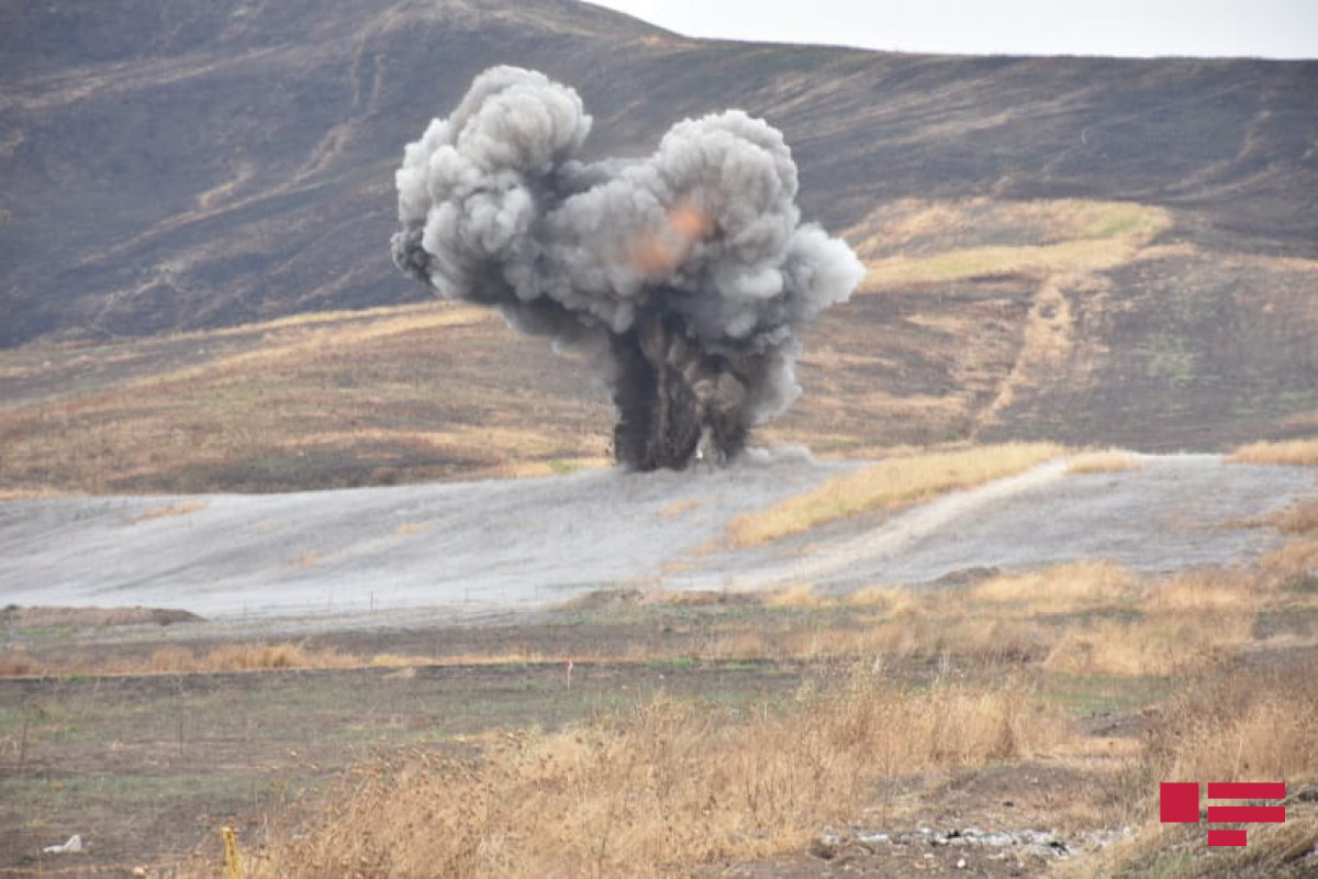 Азербайджанский военнослужащий подорвался на мине