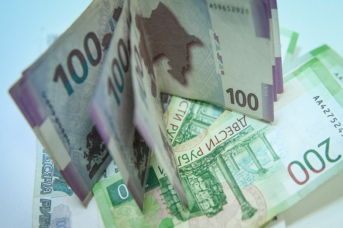 Валютные войны: как колебания рубль-доллар сказывается на тандеме манат-рубль?