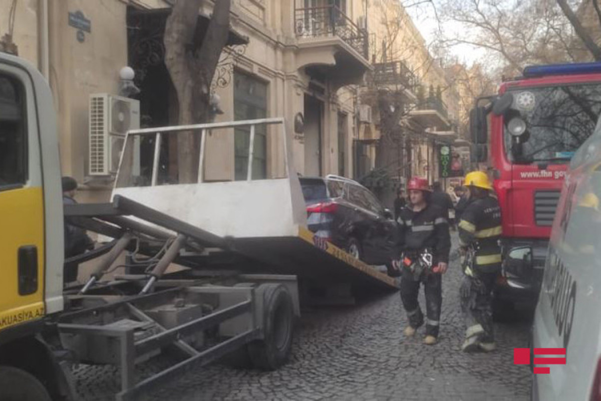 В Баку при взрыве повреждены 13 автомобилей