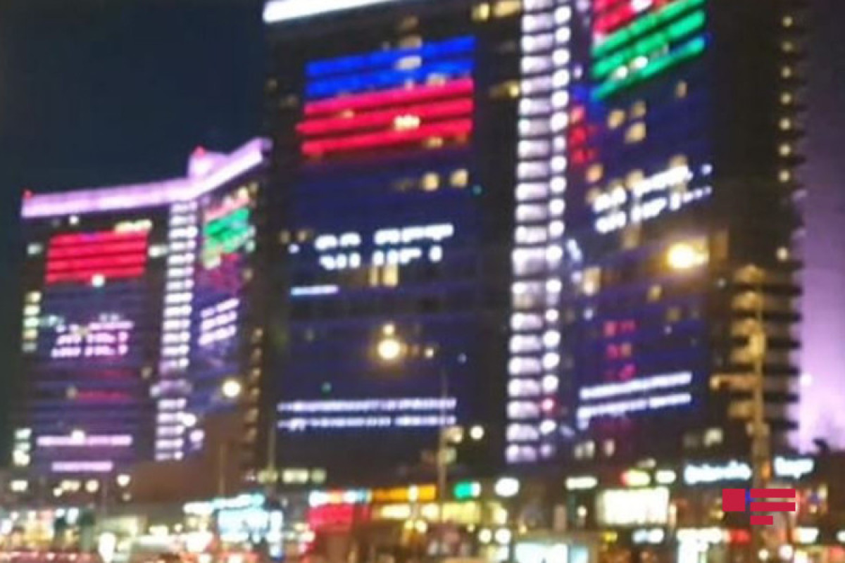 Знаменитое здание в Москве окрасилось в цвета азербайджанского флага-ФОТО 
