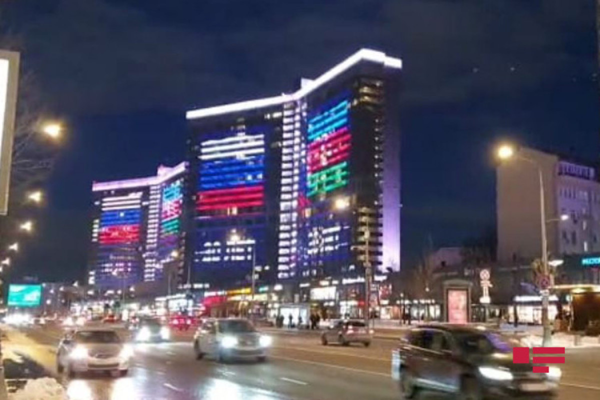 Знаменитое здание в Москве окрасилось в цвета азербайджанского флага-ФОТО 