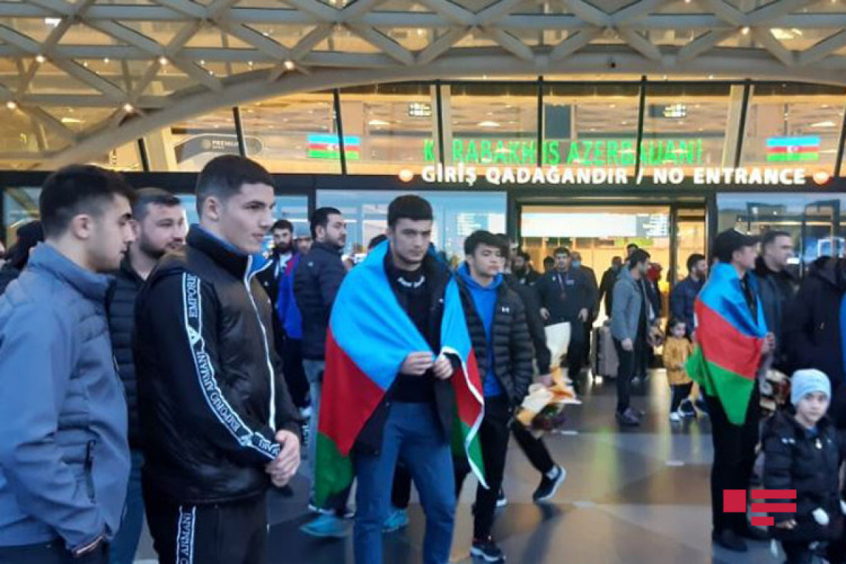 Азербайджанские борцы - чемпионы Европы, вернулись в Баку-ФОТО 