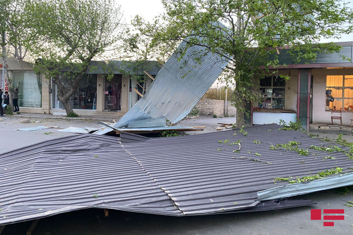 Ураган в Барде снес крыши домов, есть пострадавшие-ФОТО 