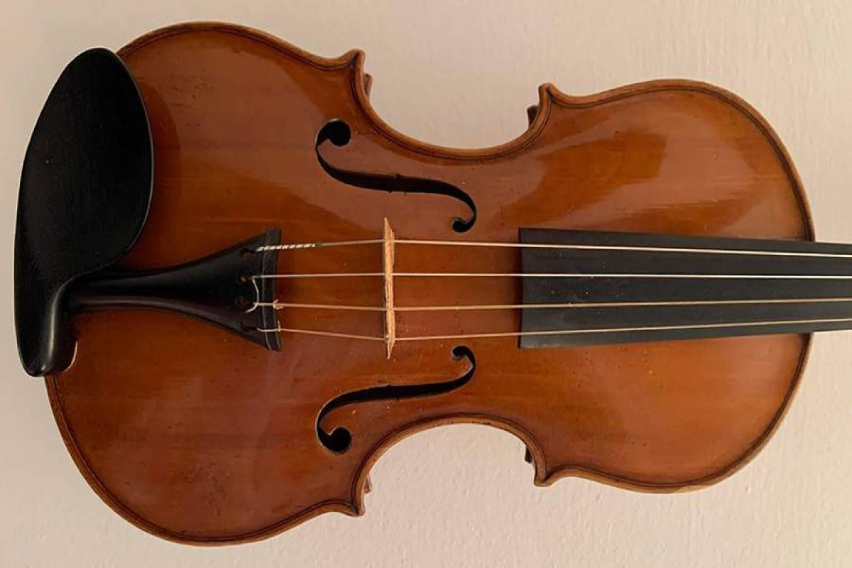 Скрипка стоимостью 100 тысяч евро найдена возле мусорного бака в Париже