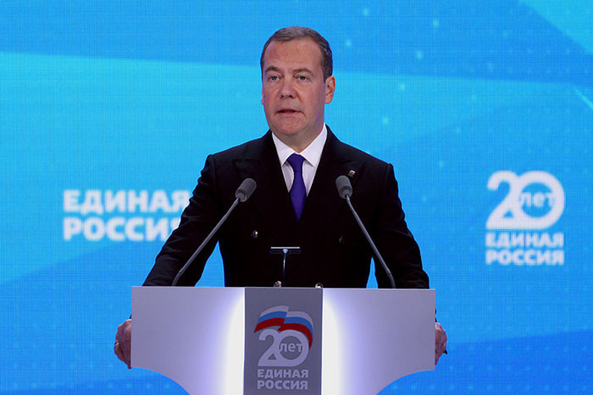 На фейковом сайте «Единой России» сообщается о заявлении Медведева уничтожить спутники Илона Маска-ФОТО 