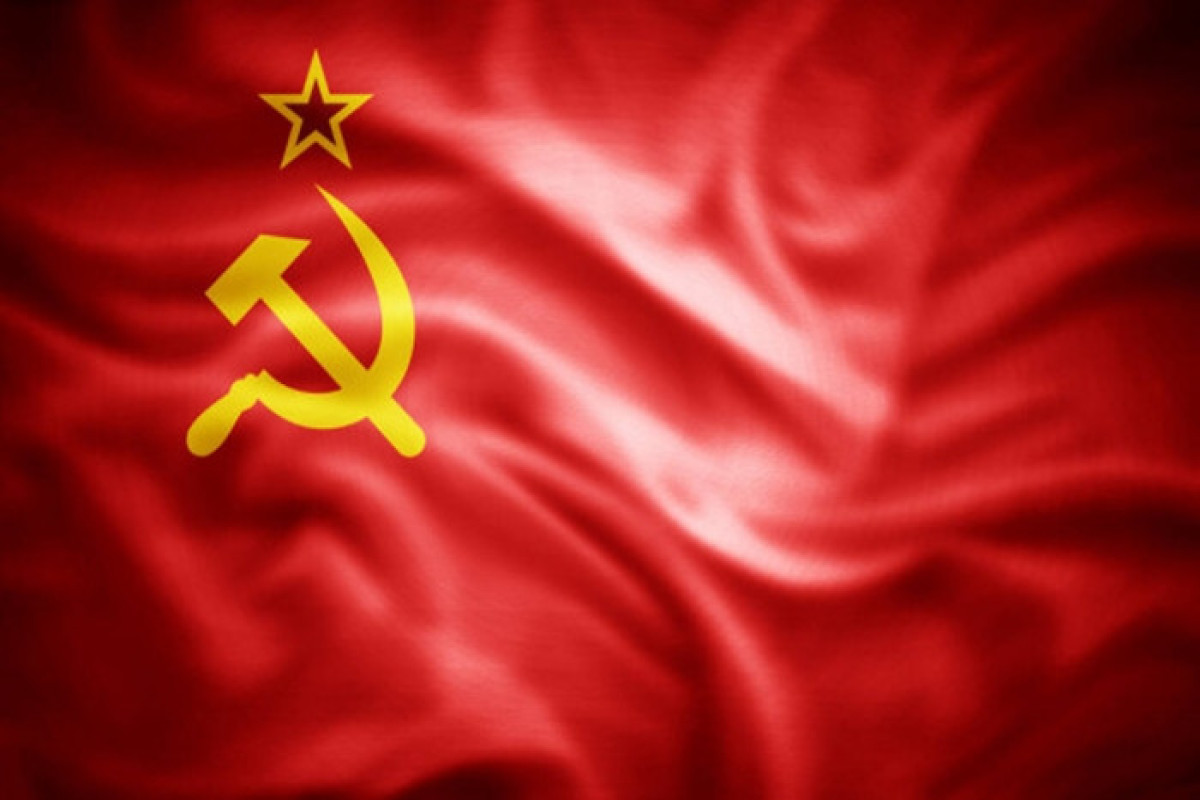 В Госдуме предложили заменить флаг России флагом СССР