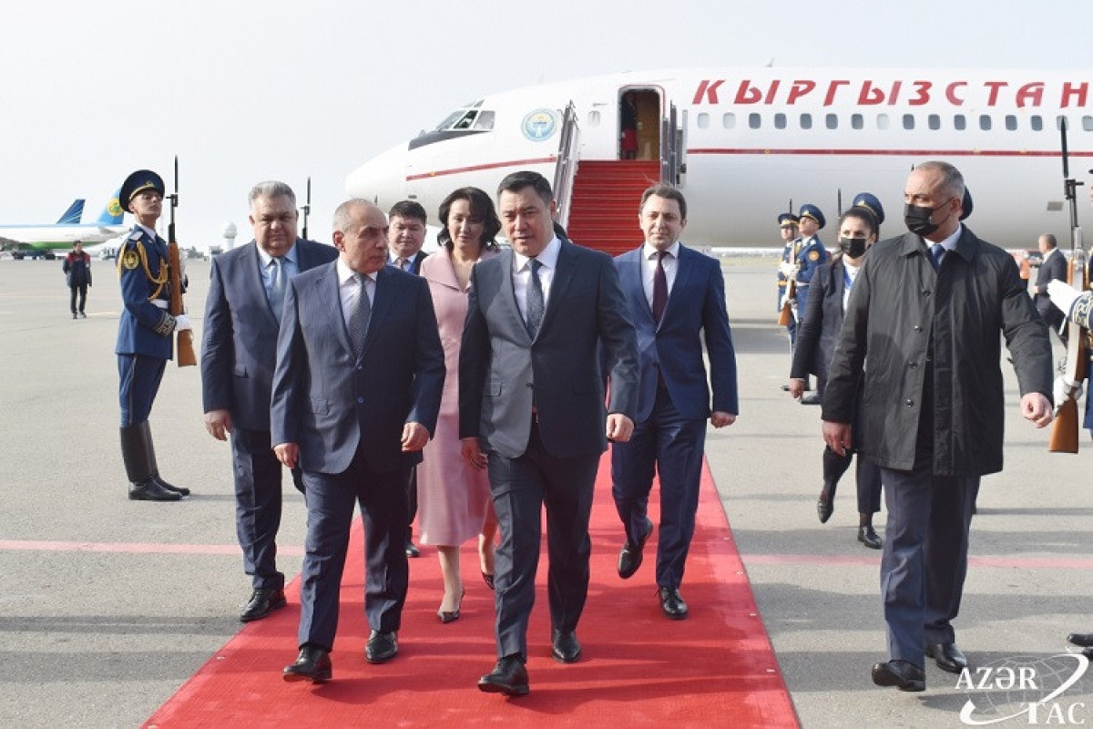Начался визит в Азербайджан президента Кыргызстана