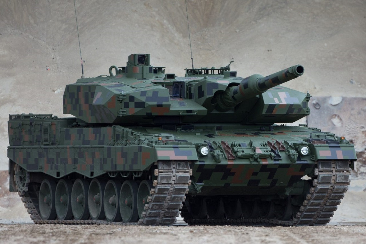 Зеленский просит Португалию предоставить Украине танки "Леопард"