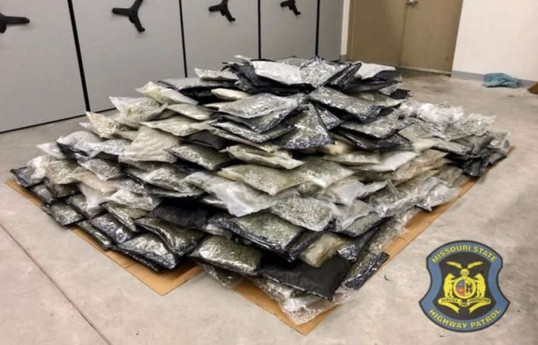 В Миссури в результате ДТП на шоссе рассыпалось 250 килограммов марихуаны