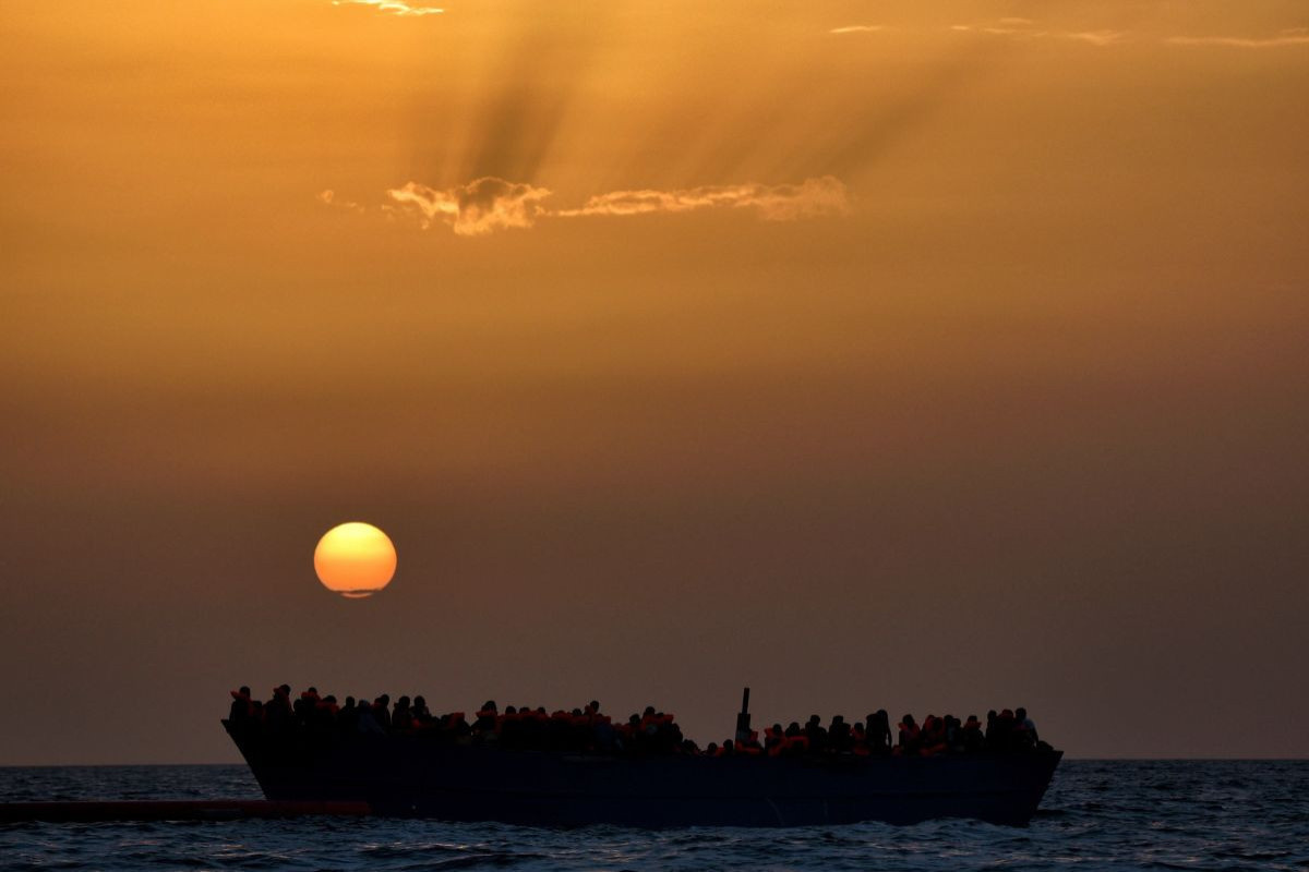 При крушении четырех судов у берегов Туниса погибли не менее 12 человек